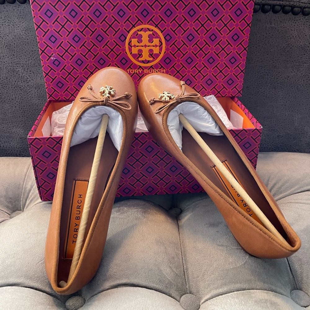 Tory Burch women’s leather ballet flats size 9.5 Brand new in box Color: Tan